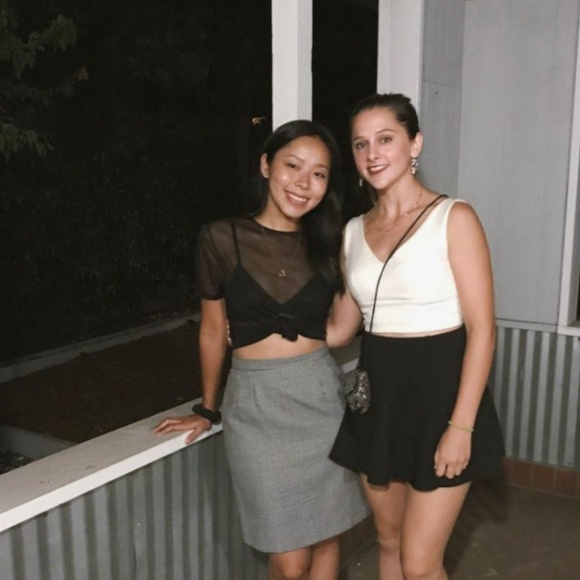 Meet your Posher, Katelyn - Picture 4 of 5